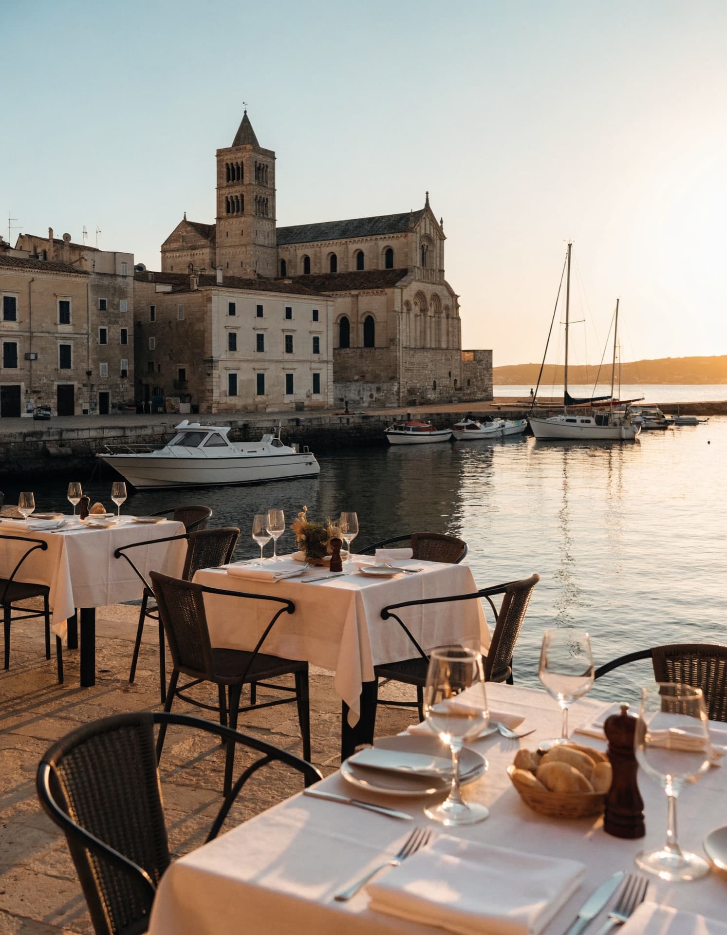 La terrazza sul porto